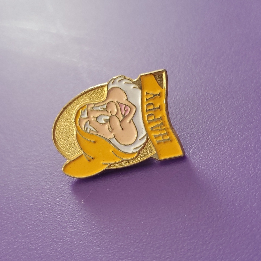 "Happy" pin, Disney World